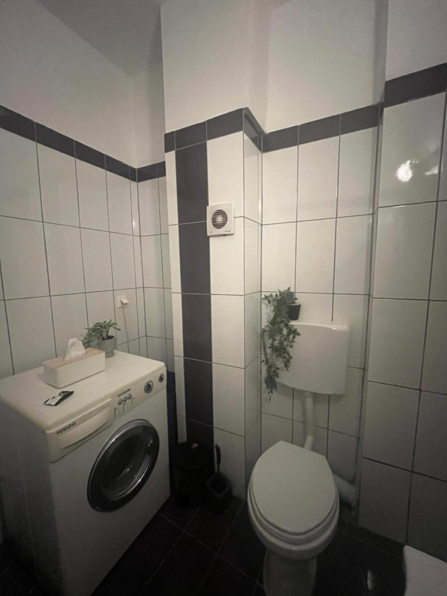Apartament Istos 8 *
